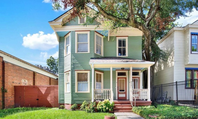 Thomas Square House | Thomas Square Affair Unit A
