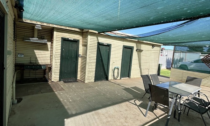 Broken Hill House | Thornton House - Short/Long term Accomodation