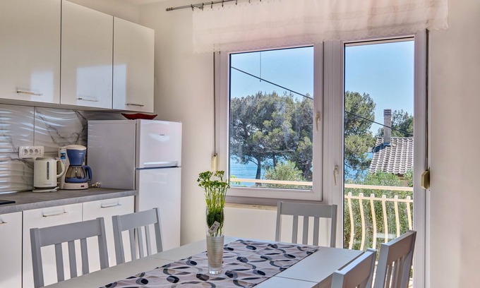 Martinscica Apartment | Three bedroom apartment with balcony and sea view Martinšćica, Cres (A-23222-a)