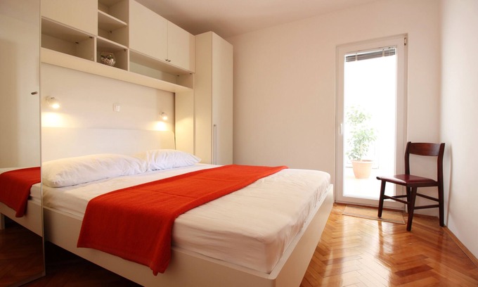 Metajna Apartment | Three bedroom apartment near beach Metajna, Pag (A-6486-f)