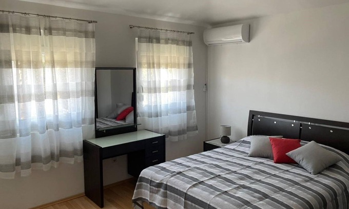 Susica Apartment | Three bedroom apartment near beach Sušica, Ugljan (A-21389-a)