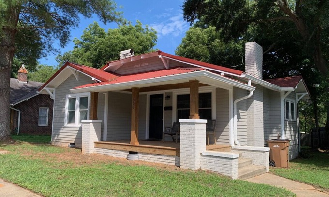 Lincolnton House | Three Bedroom Downtown Cottage