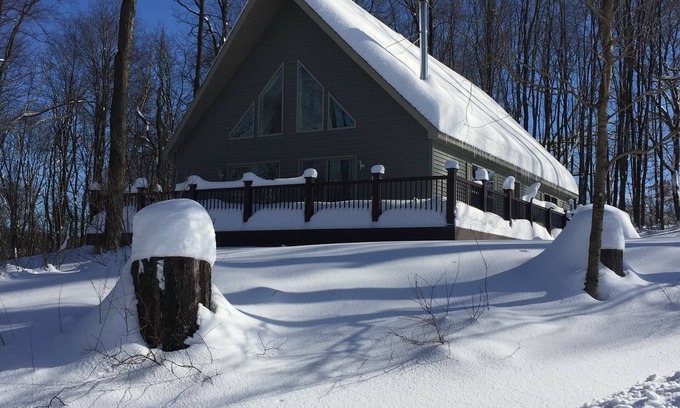 Rockwood House | Three Bedroom, Three Bath Hilltop Retreat