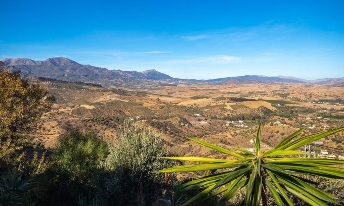Guaro Villa | Three bedroom villa in Guaro