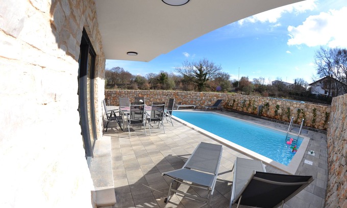 Sveti Anton House | Three bedroom villa with pool