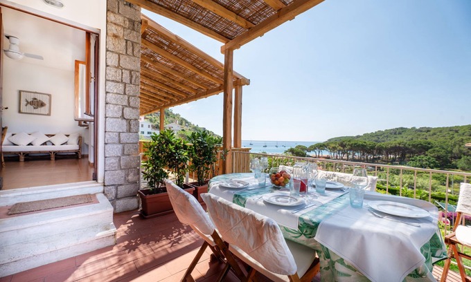 Fetovaia Apartment | Three-room flat Montecristo
