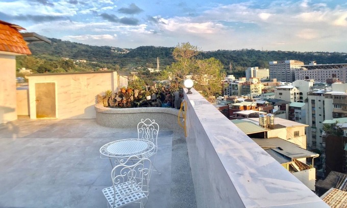 Shilin Apartment | Tianmu newly renovated 3BR, 3Bathrooms with hug balcony