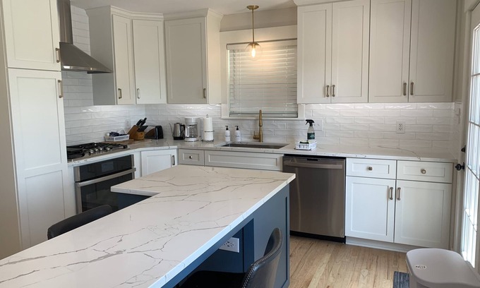 Goose Creek House | Tidal Creek Home Near Beaches w/5 Bedrooms