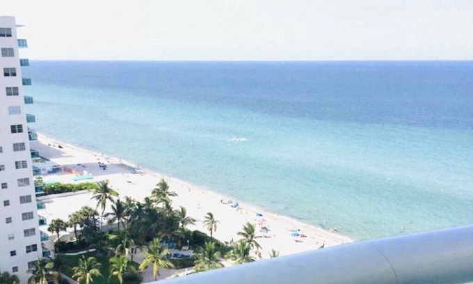Hollywood South Central Beach Apartment | Tides -VIEW -Direct access to the beach-parking