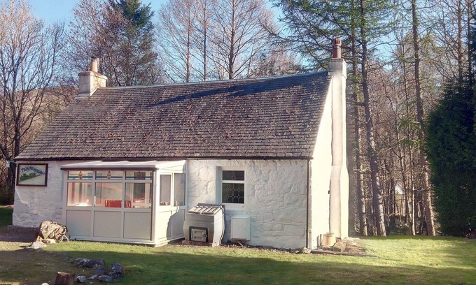 Roybridge Cottage | Tigh Mo Mhiann: Well-equipped cottage with original charm. No smoking no pets.