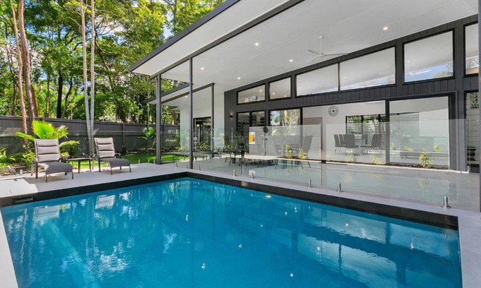 Clifton Beach House | Tiino Villa with Heated Pool Clifton Beach