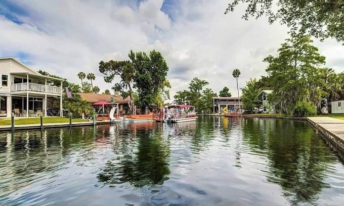 Weeki Wachee Gardens House | Tiki Tropical Retreat - directly on the clear Weeki Wachee River (not a canal)