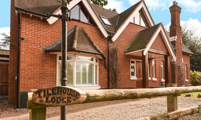 Uxbridge House | Tilehouse lodge