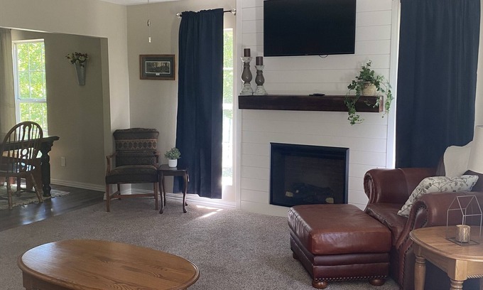 Lebanon House | Timber Pointe located near the Niangua River & Bennett Spring State Park