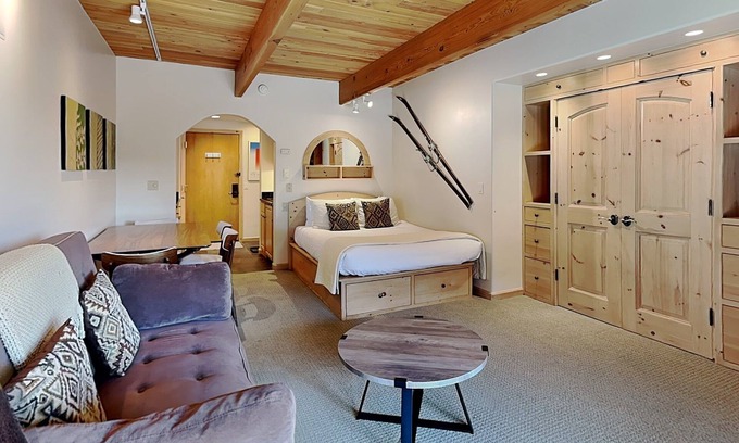 Snowmass Village Condo | 🌲Timberline 115 Studio Deluxe ~ Hot Tub~Pool~WiFi~Ski-in/out~Local Shuttle🌲