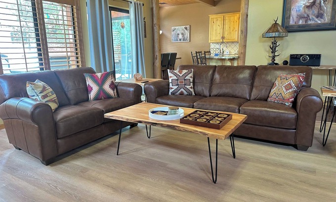 Iron Springs Cabin | Timberline Retreat 12 Guests, 7 Beds, 4 Bath, Pool Table and Outdoor Entert