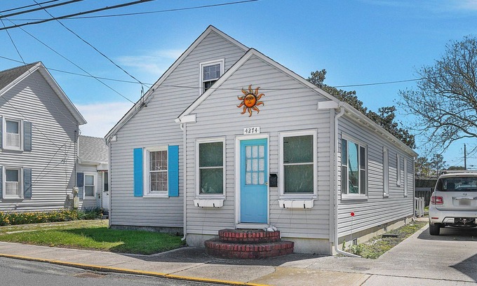 Chincoteague Cottage | Timeout - Lovingly renovated cottage close to Downtown!