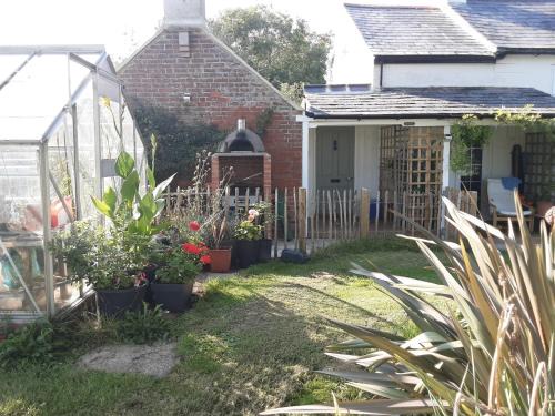Ningwood Apartment | Tiny Cottage for couples in the countryside