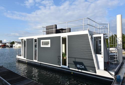 Heugum House | Tiny floating house Ibiza