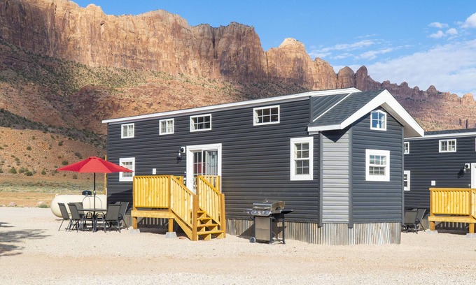 Moab South Valley House | Tiny Home #4 - Tiny Home #4 Funstays Redrock