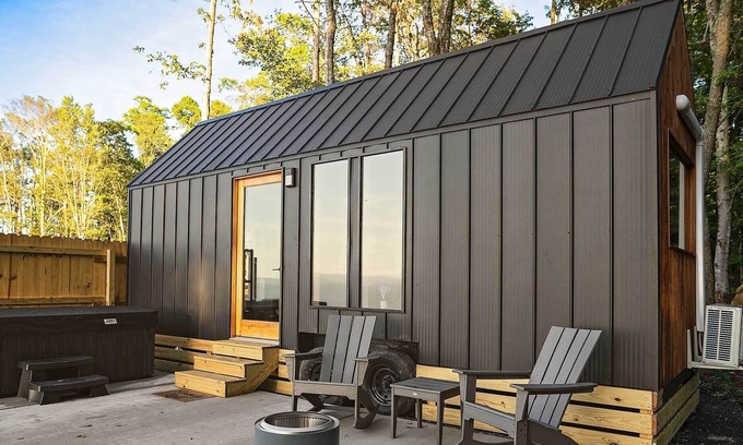 Lupton City Apartment | Tiny Home on the Edge of a Mountain with Private Hot Tub