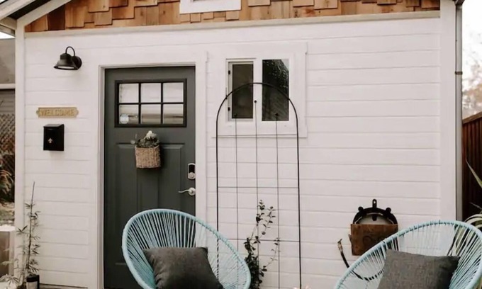 North Oak Park House | Tiny House Bungalow- walking distance to UC Davis Med Ctr, 10 min from Downtown!