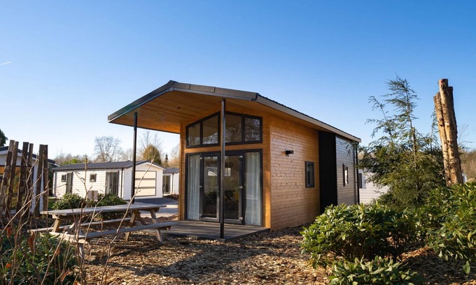 Biddinghuizen Ski Chalet | Tiny House by Lake Veluwe with Water Sports