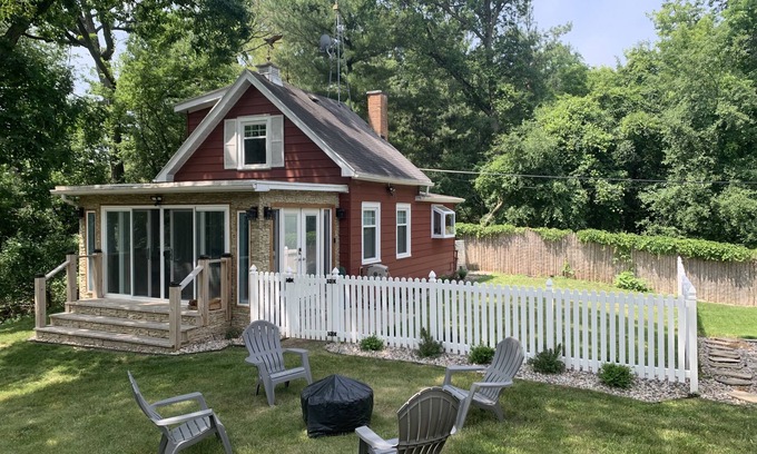 Delavan Lake Cottage | Tiny Red House near Lake Delavan