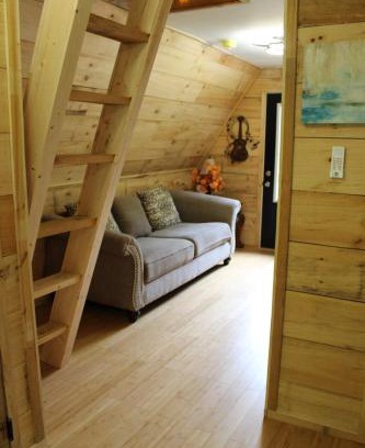 Jonesville House | Tiny Treehouse Escape with Wi-Fi and Mountain Views