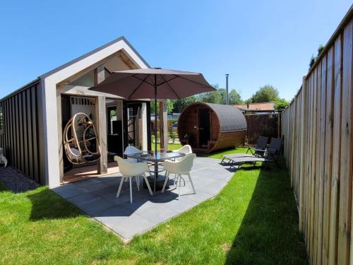 Heinkenszand Ski Chalet | Tiny Zen House in Heinkenszand with private sauna, airco, outdoor swimming pool, WiFi and 2 bedrooms