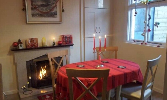Ennis House | Tir na nOg cottage, Ennis town centre