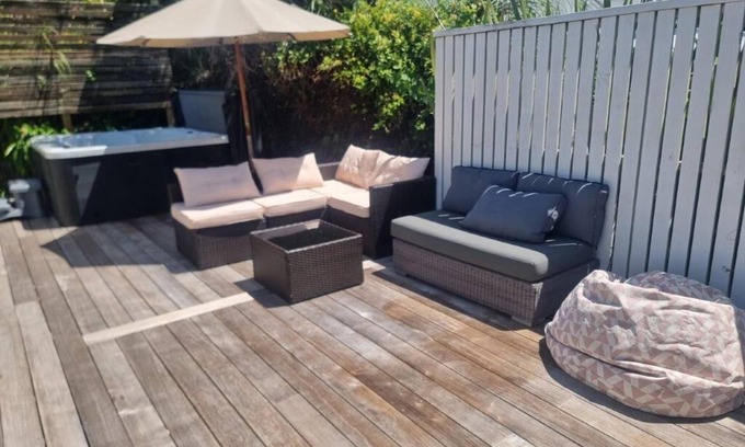Oneroa Cottage | Tiri Cottage - Seaviews in Oneroa