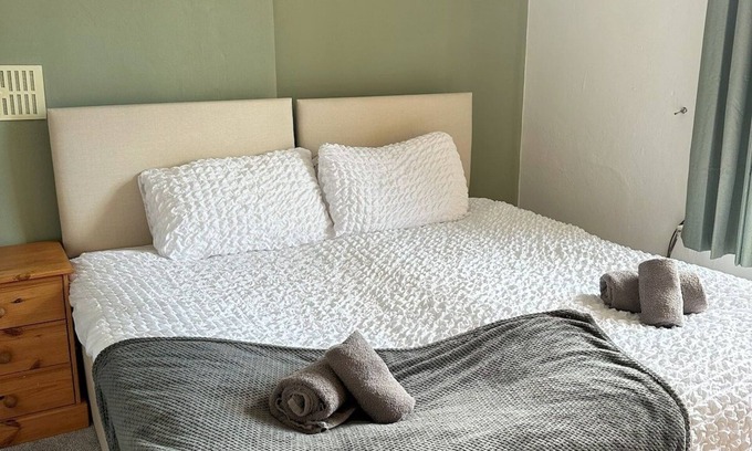 Whitehaven House | Tivoli Guesthouse - Room 7 - Sleeps 2