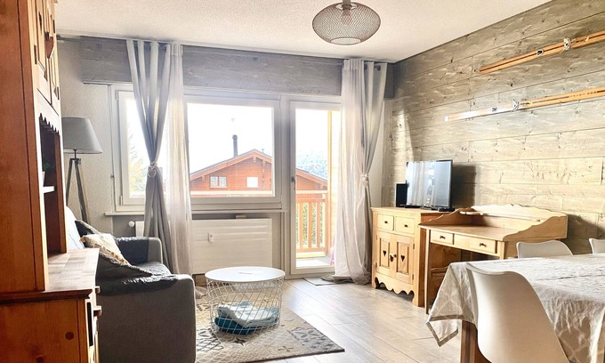 Lens Apartment | To the Good Heart | 4pers.