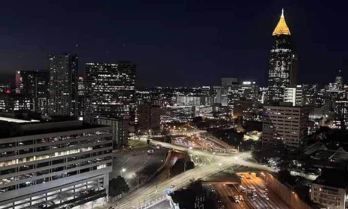 Downtown Atlanta Apartment | Toast to the City/ATL High-Rise with Bar & Views