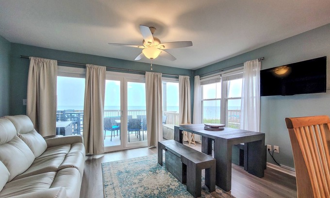 Surf City House | Toast to the Coast at 904-D Turtle Cove - Fizz!