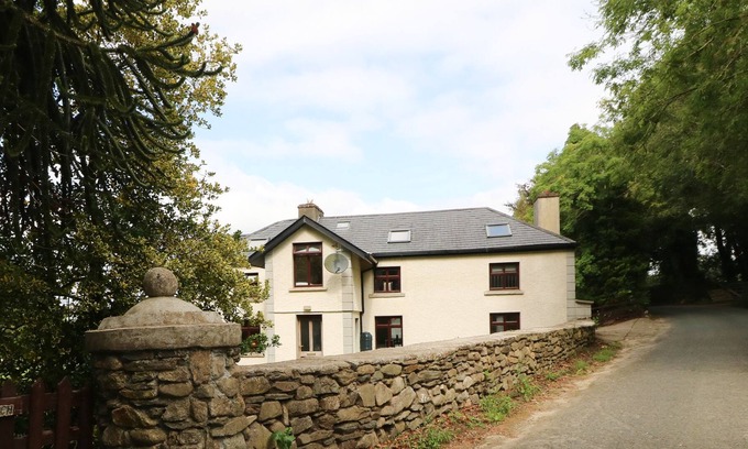 Aughrim Cottage | TOBERLONAGH, family friendly in Aughrim, County Wicklow
