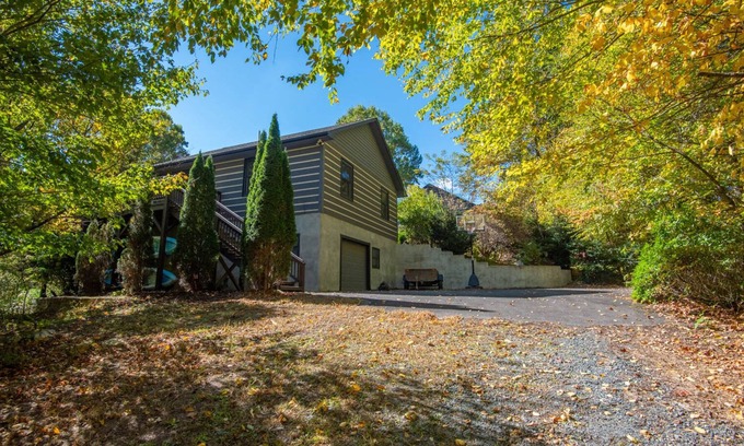 Todd Cottage | Todd Cottage in the woods - Fire pit - Basketball Hoop - Beautiful wooded setting