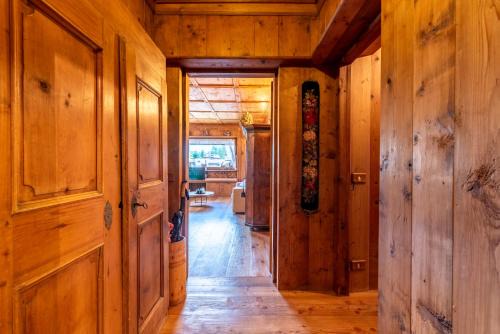 Cortina d'Ampezzo Apartment | Tofane View Apartment with Terrace R&R