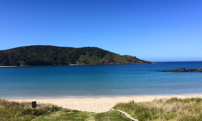 Karkari Peninsula House | Tokerau Family Bach - 4 bedrooms, 2 bathrooms, beach 2 mins walk, pets allowed.