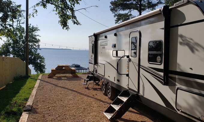 Negreet House | Toledo Bend Lakefront RV Slot with 34ft Camper and Beautiful Sunset Views