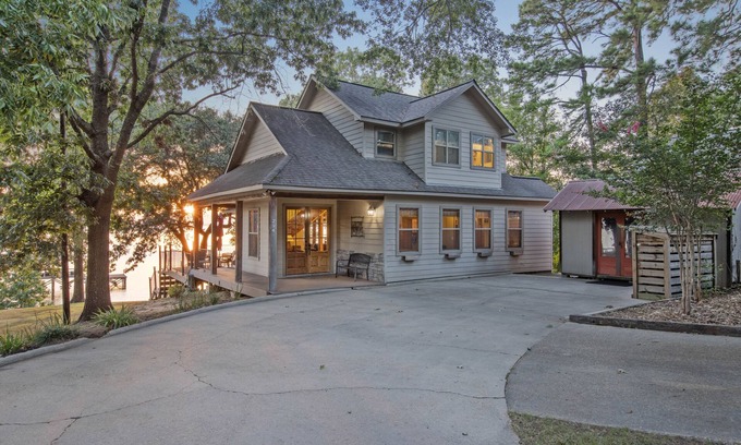 Negreet House | Toledo Bend Lakehouse - Mid Lake Waterfront Home On Main Lake | Amazing Sunsets!
