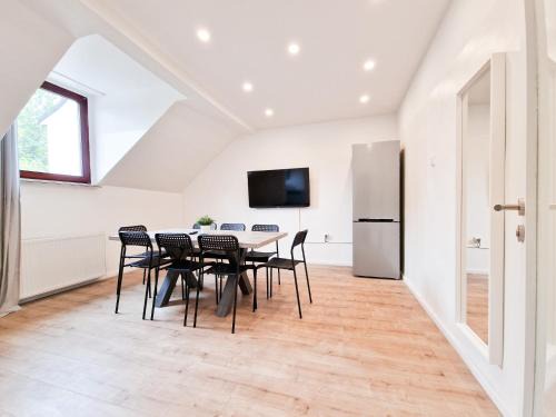 Neuenkamp Apartment | Tolstov Apartments - 4 Room Apartments - 30 Min Messe DUS