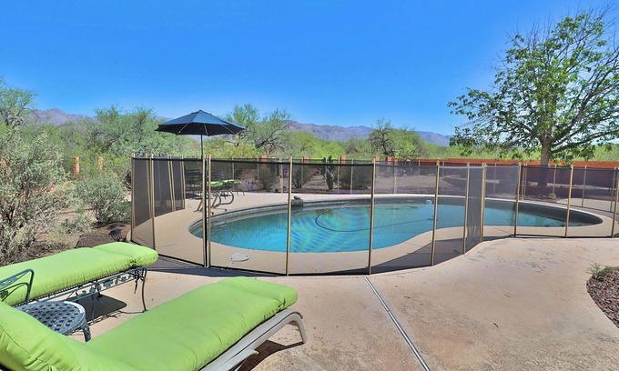 Tanque Verde House | Tomahawk Ranch with Western charm and beautiful mountain views