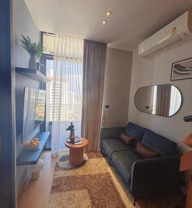 Ekkamai Apartment | Tonglor Ekkamai Sky Pool & Gym 1BR Free Airport Pick Up