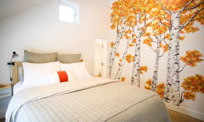 East Central House | Top 1% Airbnb Guesthouse + SAUNA!