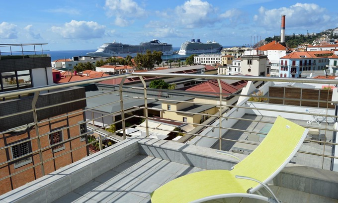 Santa Maria Maior Apartment | Top Floor in Funchal Center near Farmers Market Free Wifi private parking