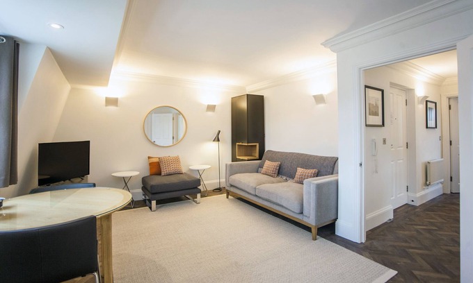 Bath Apartment | Top Floor luxury apartment in central Bath - with parking