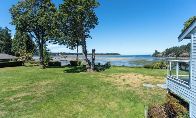 Regional District of Nanaimo Condo | Top floor ocean view 2 bedroom, 2 bathroom condo!