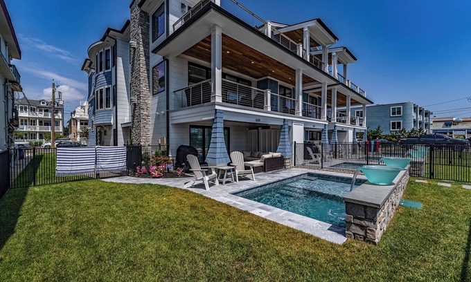 Ocean City Condo | Top Level Luxury BeachFront on Boardwalk, Roof Deck, Pool & Elevator! 6BR/7BA!